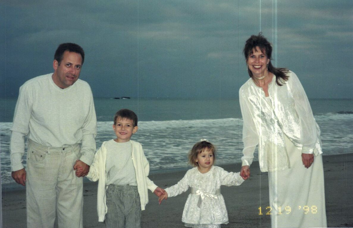 Sharon's Family.jpg (136114 bytes)
